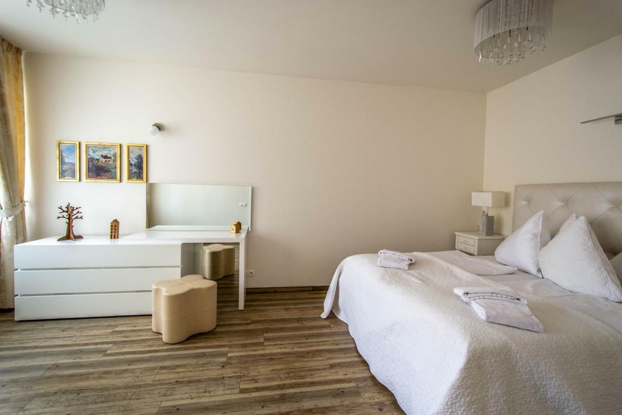 Unique Charles Bridge 2Bdr Apartment. Prag Exterior foto